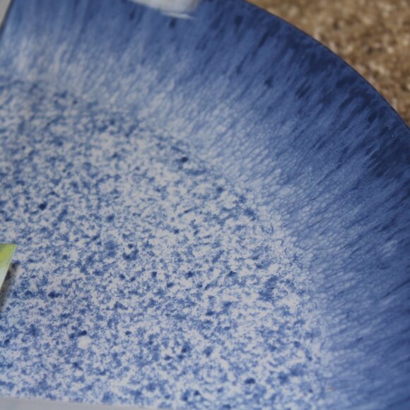 Bungalow No 10 Melamine Dinner Plates Blue White Indoor Outdoor 11" Set of 4 NWT - Picture 4 of 6